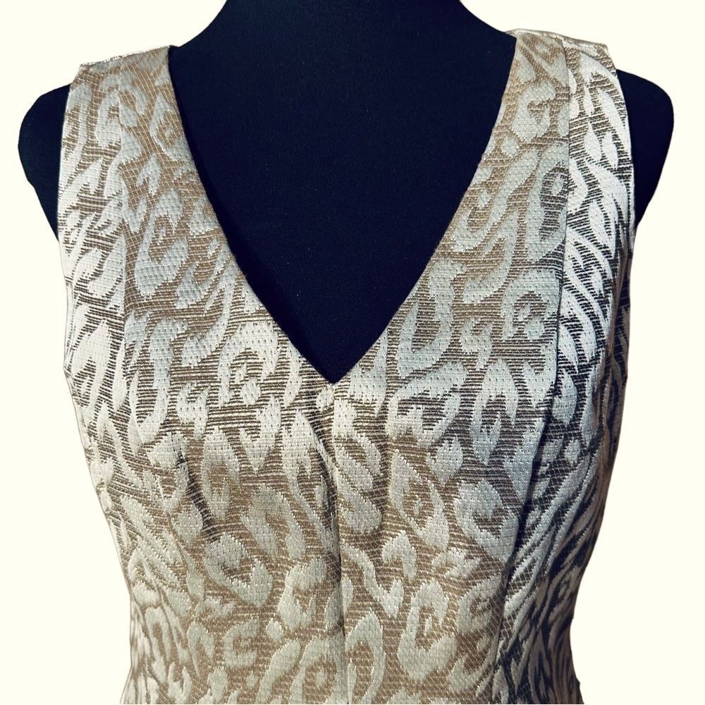 Vince Camuto Gorgeous Holiday Gold V-Neck Fit And Flare Dress Sz 10 - Picture 7 of 13